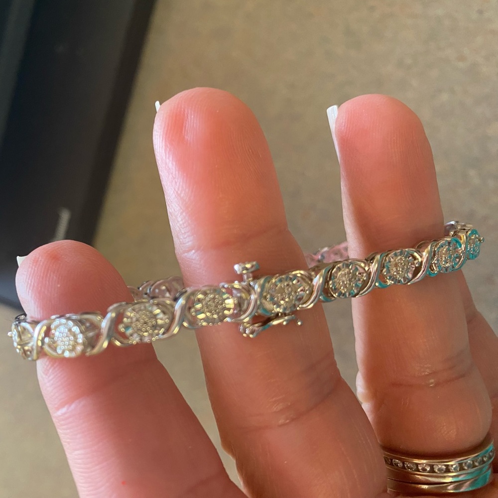 1/4 Ct. T.W. Diamond Sterling Silver bracelet